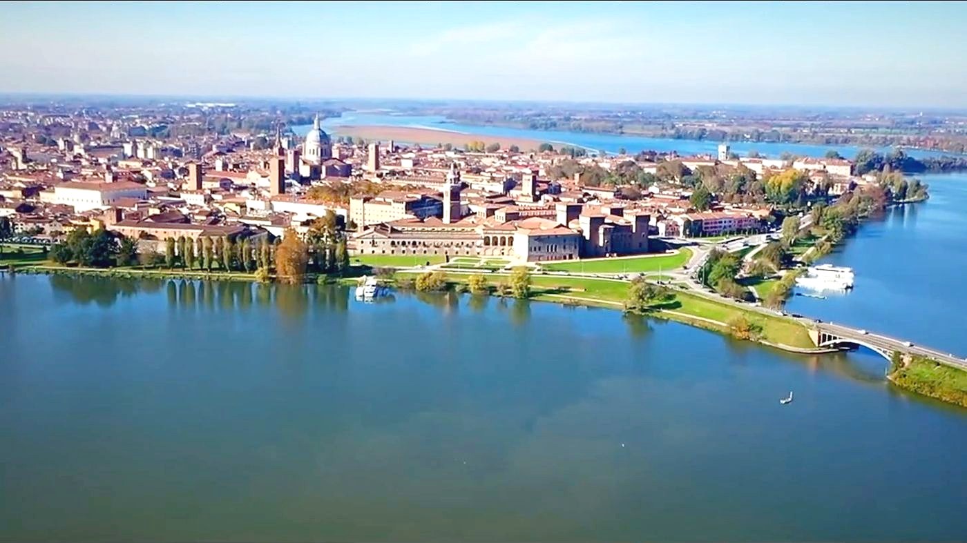 Mantua from above: the lakes and the Ducal Palace